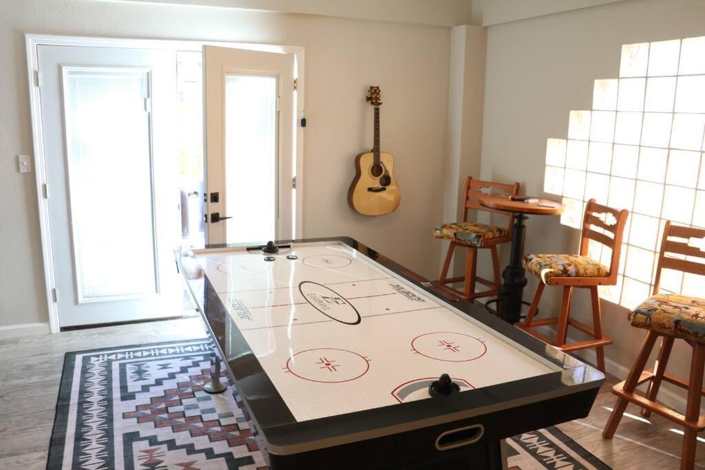 Cowboy Den-Hot Tub-Game Room-Pet Friendly-No Pet Fees! Альбукерке Экстерьер фото