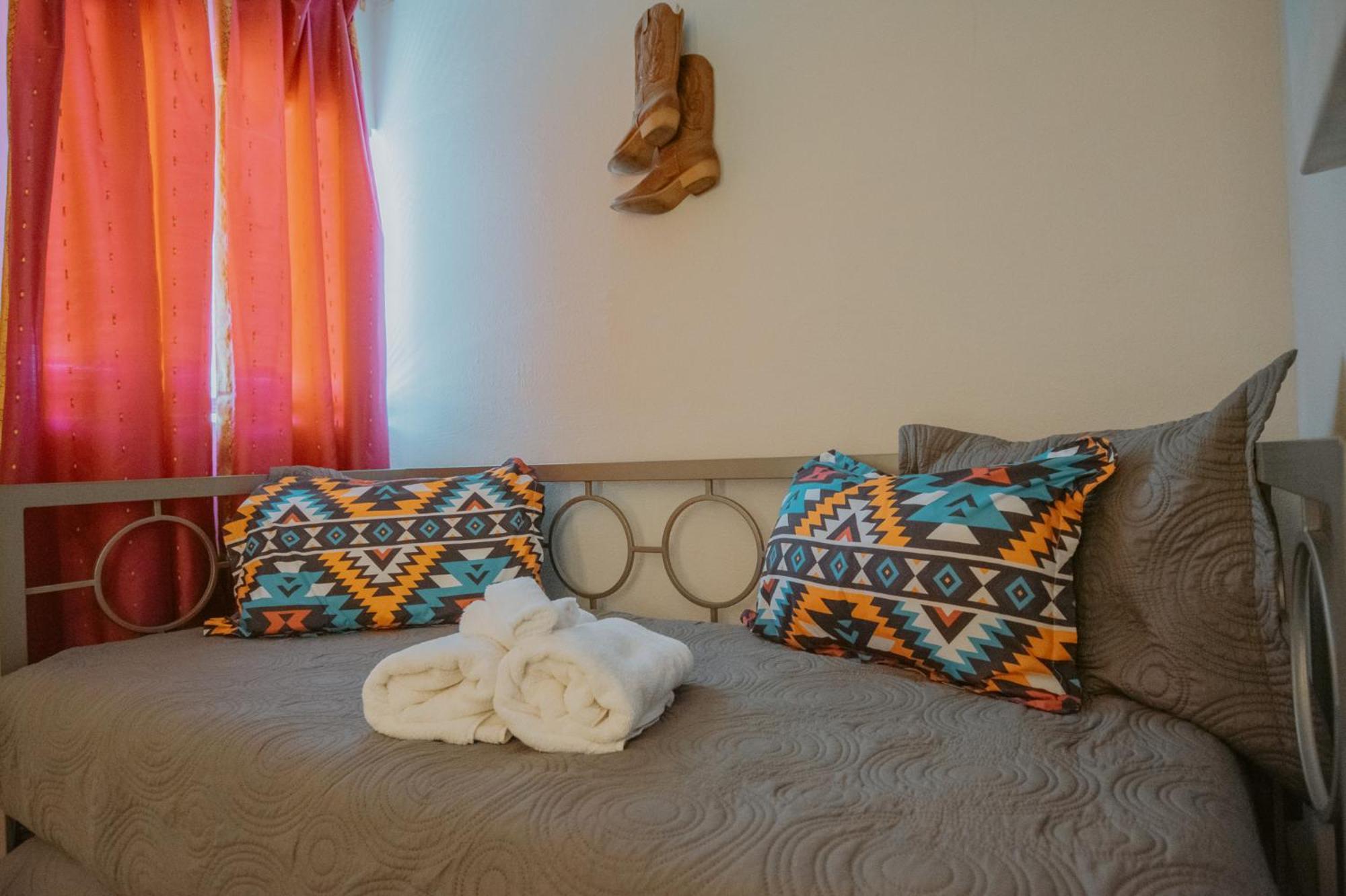 Cowboy Den-Hot Tub-Game Room-Pet Friendly-No Pet Fees! Альбукерке Экстерьер фото